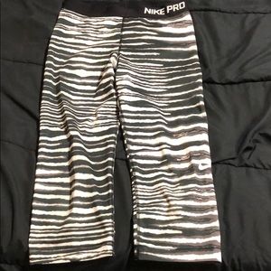 nike work out capri leggings